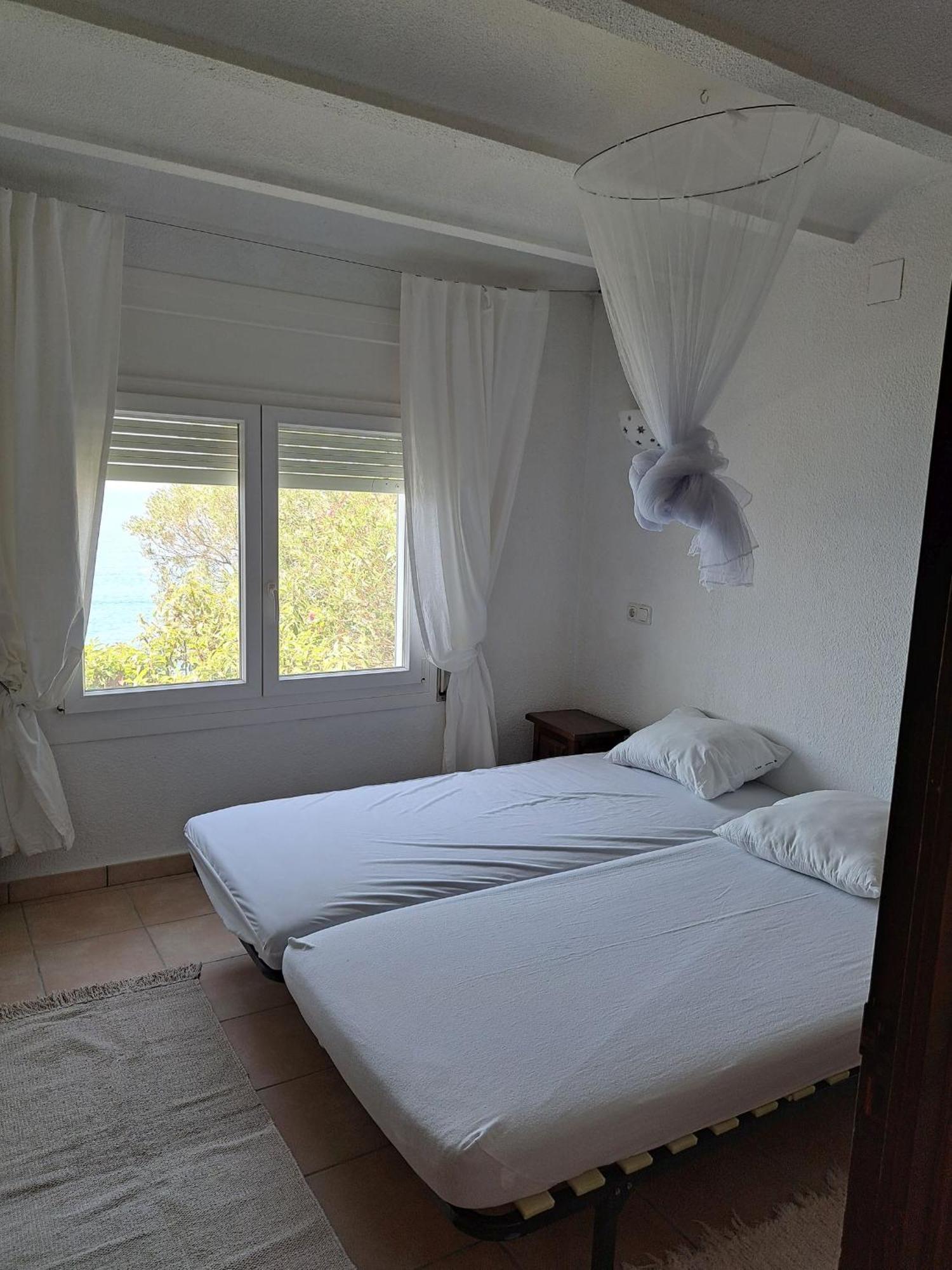 Appartement Mit Grosser Terrasse Und Fantastischem Blick Ueber Den Golf Von Roses. Roses