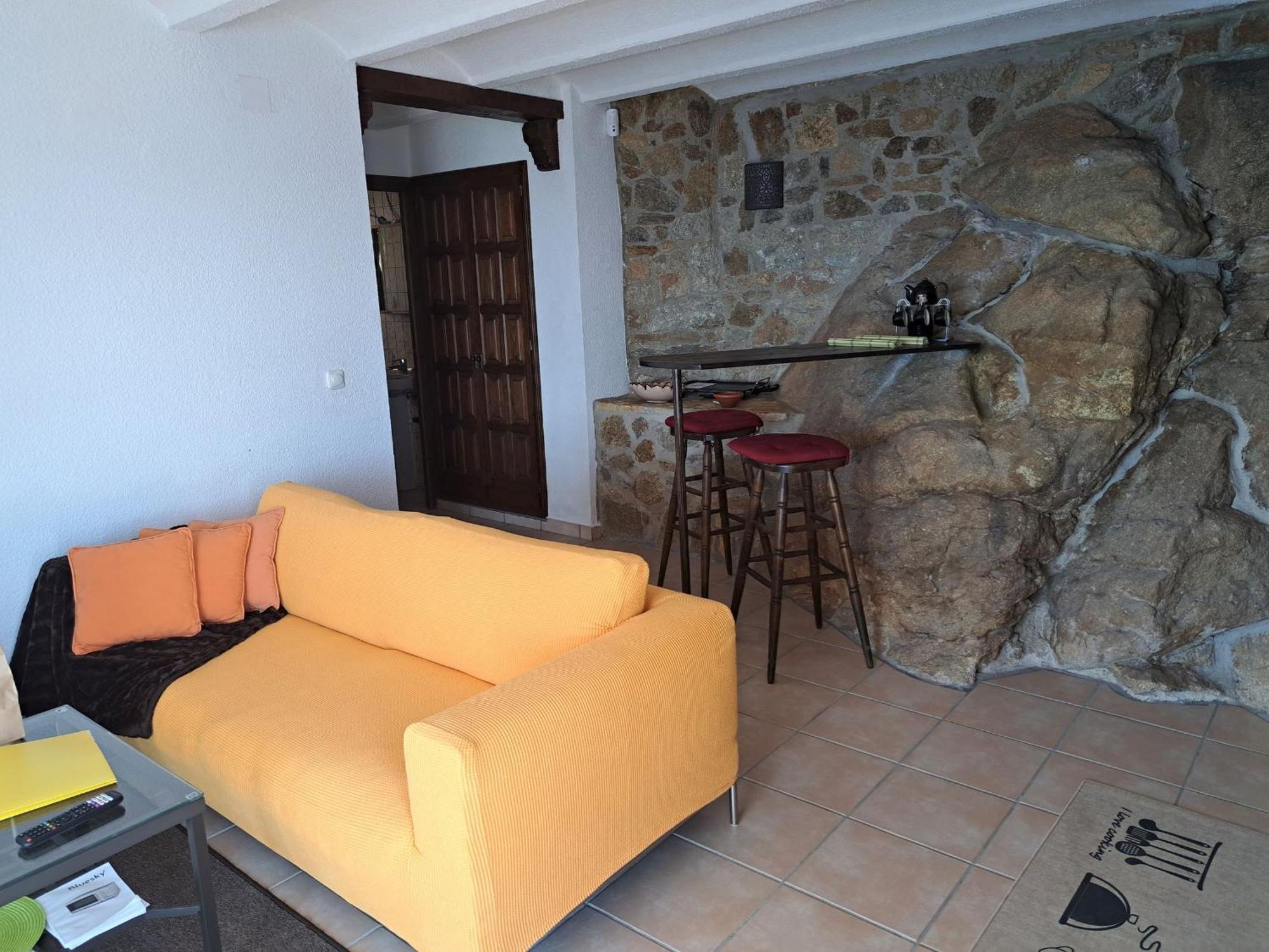 Mit Grosser Terrasse Und Fantastischem Blick Ueber Den Golf Von Roses. Appartement Roses